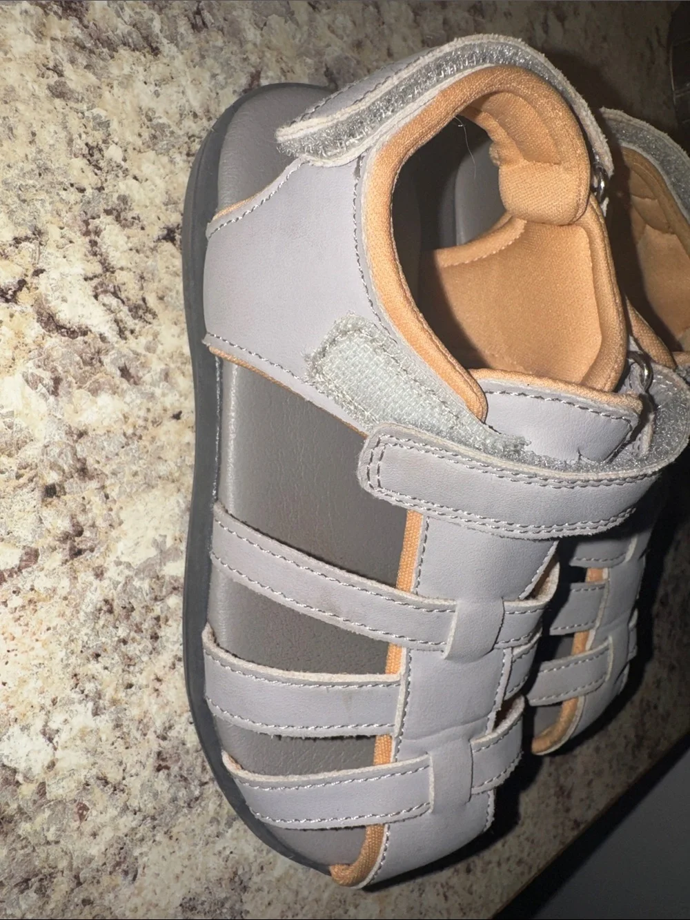 oomphies closed toe